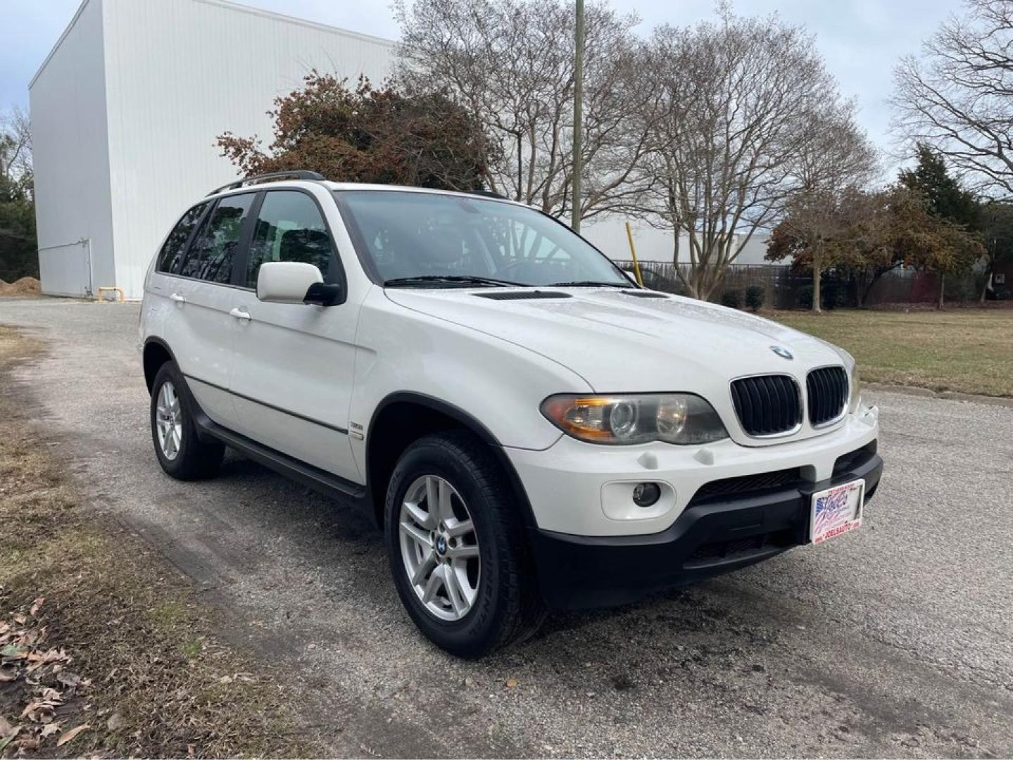 2004 WHITE /Black BMW X5 (5UXFA13514L) with an i6 3.0 engine, Automatic transmission, located at 5700 Curlew Drive, Norfolk, VA, 23502, (757) 455-6330, 36.841885, -76.209412 - Photo#0